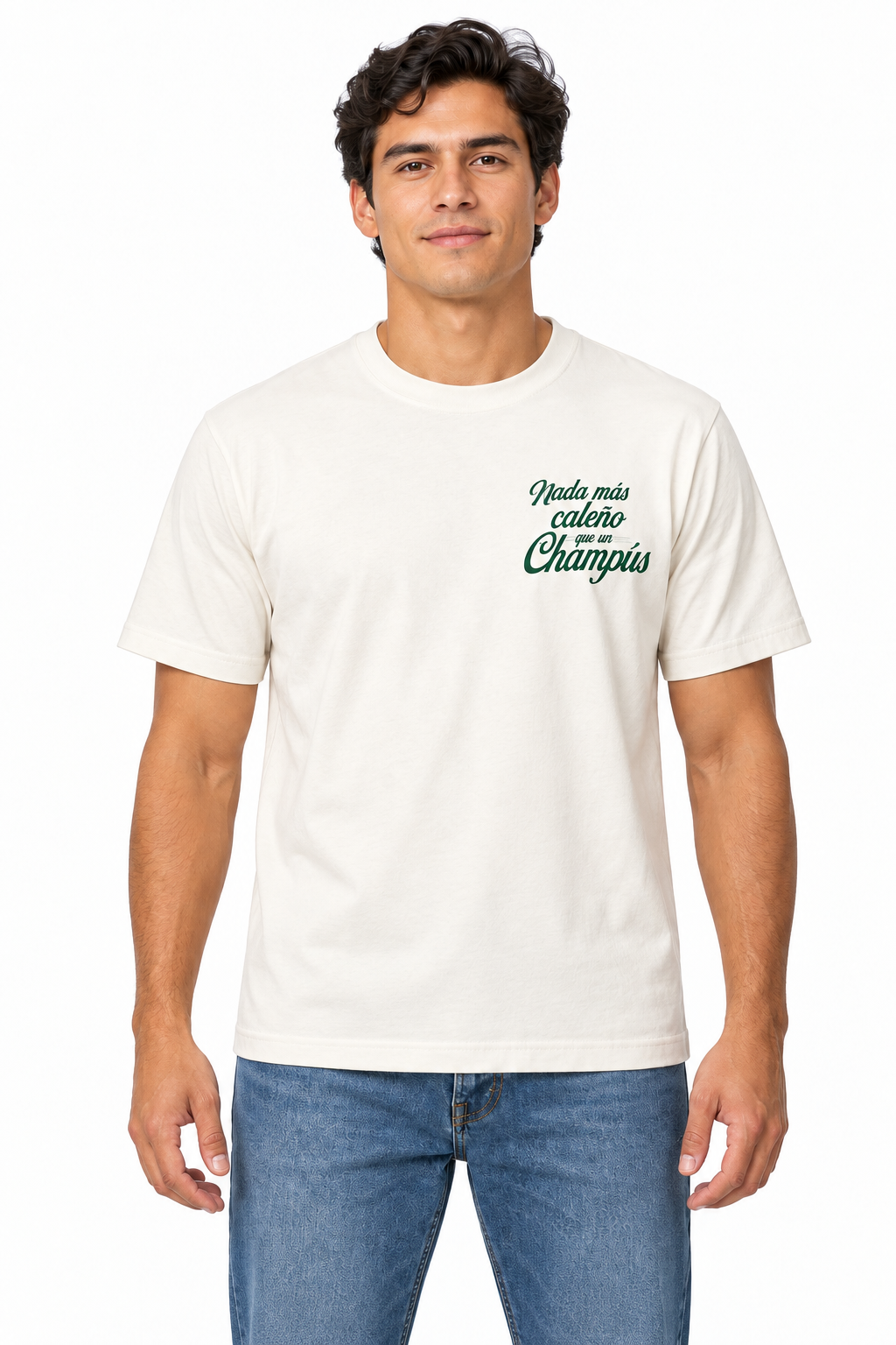 Modelo de frente con camiseta Nada más caleño que un Champús